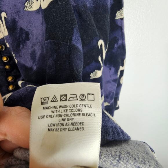 Anthropologie Maeve Womens Bethesda Swan Print Flannel Shirt Size S Whimsical - Picture 8 of 10